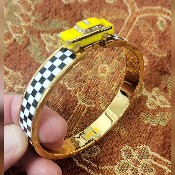 New York Minute Taxi Hinge Bangle - Picture 5 of 7